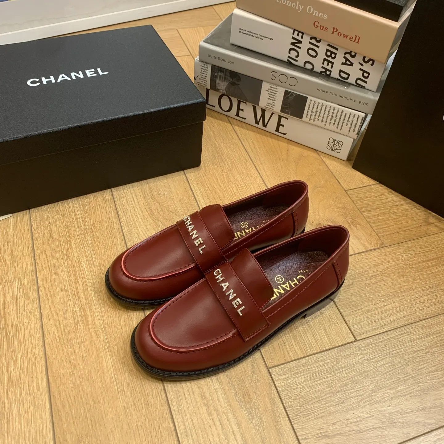 👟👟Ex-factory price 640👟👟 🍀2025 spring and summer new Chanel Chanel small diamond buckle monogram Loaf lazy half-slippers, which can be worn all year round. No matter when you wear them, they are very high-end and durable. When shopping, you can attract attention on the street! Easily travel between commuting and leisure occasions, becoming a carefree fashionable and elegant woman~ Upper: cowhide/butter Lining: lambskin Sole: Italian genuine leather outsole Size: 35-39 (40/41 customized, non-refundable and non-exchangeable 👉